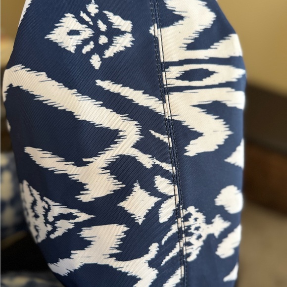 Stylish Navy Blue and White Ikat Patterned Women's Bag - Picture 8 of 8